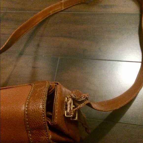 💯 Authentic Givenchy Crossbody - Picture 2 of 11